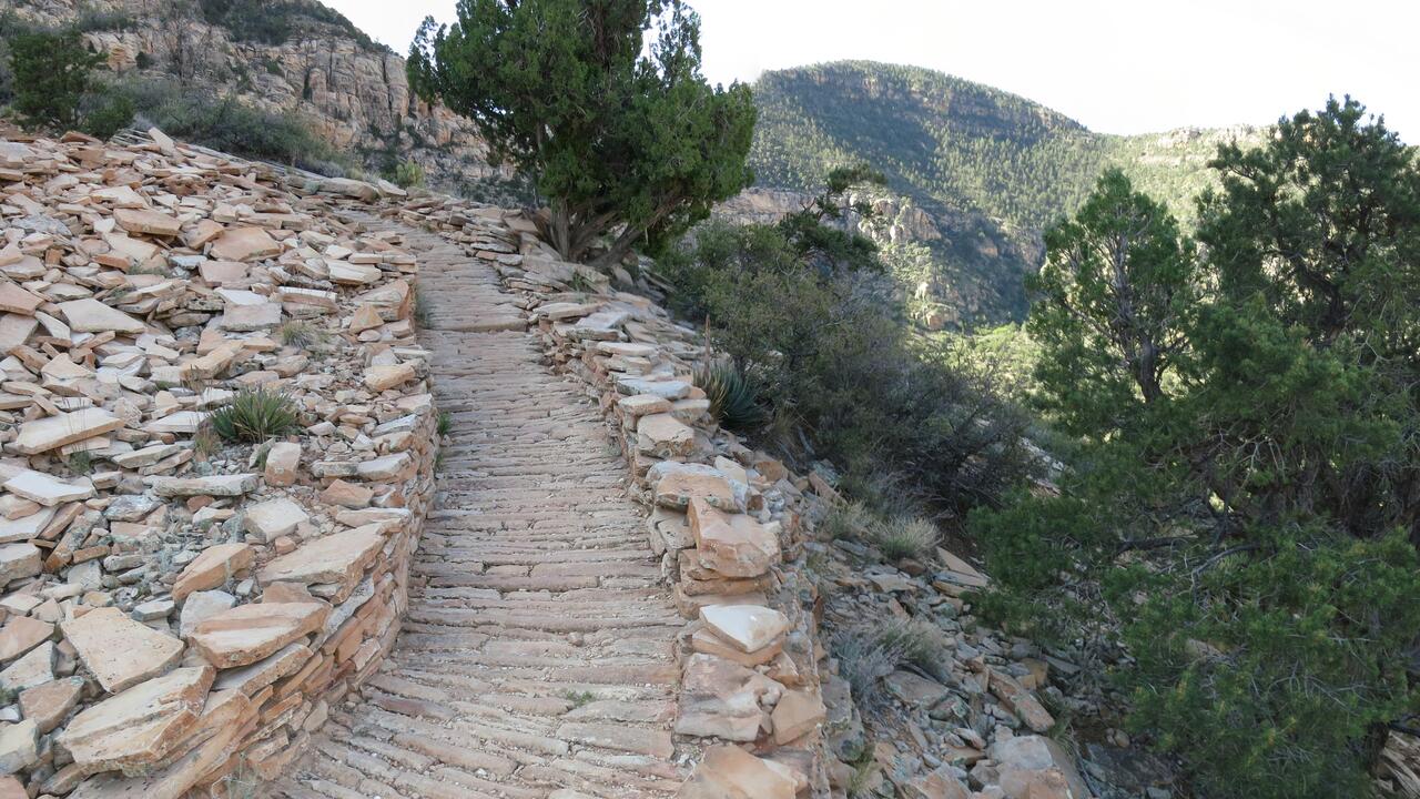 Hermit's Trailhead - Photo by NPS-Mike Quinn, Public Domain